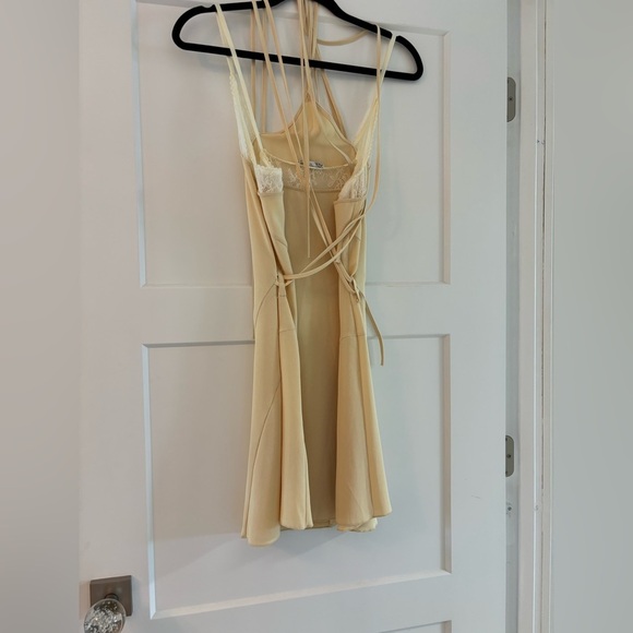 Zara Women’s Yellow Lace Halter Dress Size L - Picture 2 of 3